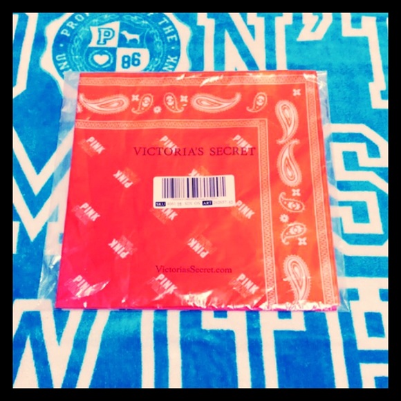 💕ⓅⒾⓃⓀ ⓋⓈ Ombré Bandana NWT💕 - Picture 3 of 5